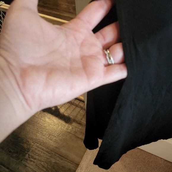 Elegant Black Sleeveless Dress - Picture 7 of 7